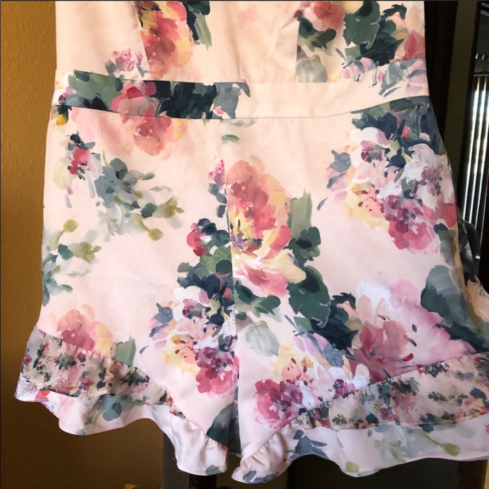 BEBE Pink Floral Romper NWT - Picture 4 of 7